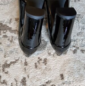 Michael Kors 7.5 block heals black